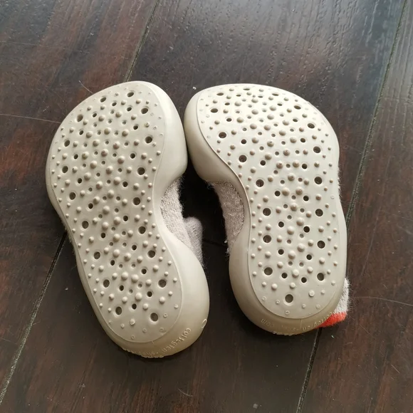 Baby slippers - Picture 2 of 2